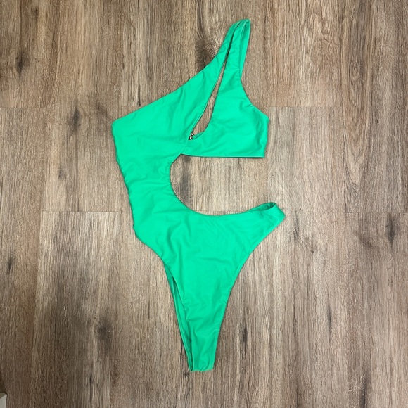 Kitana One Piece in Green - Camila Coelho - Picture 5 of 6